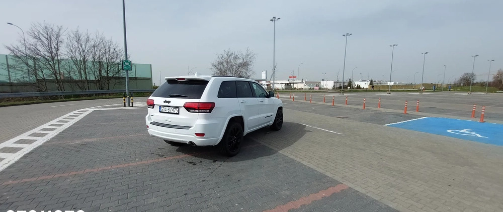 Jeep Grand Cherokee cena 110000 przebieg: 126500, rok produkcji 2019 z Sępopol małe 436